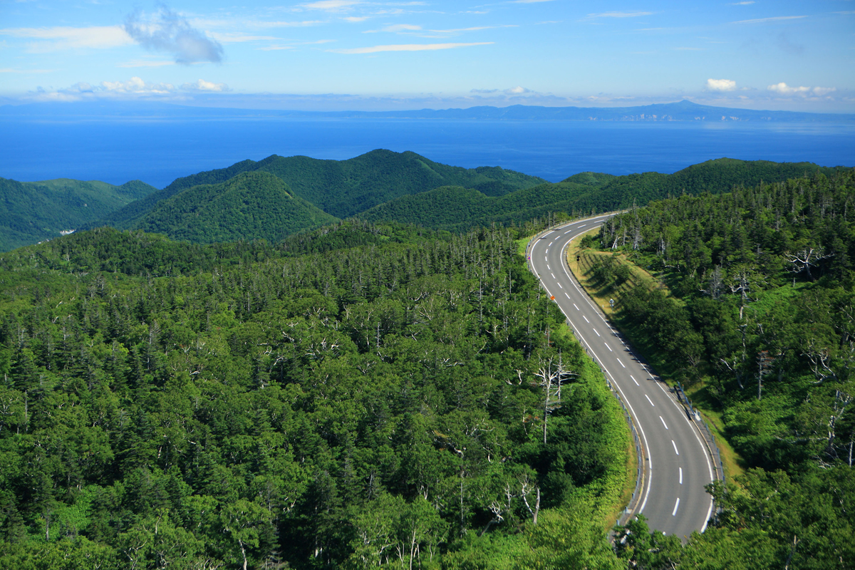 北海道の知床横断道路の写真